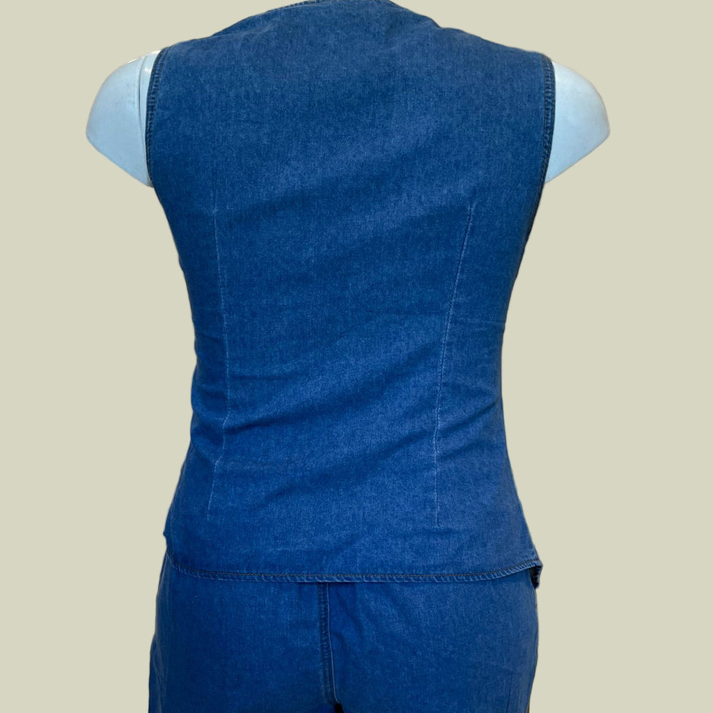 CONJUNTO COLETE/SHORT JEANS