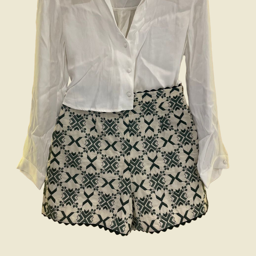 SHORT BORDADO ZARA