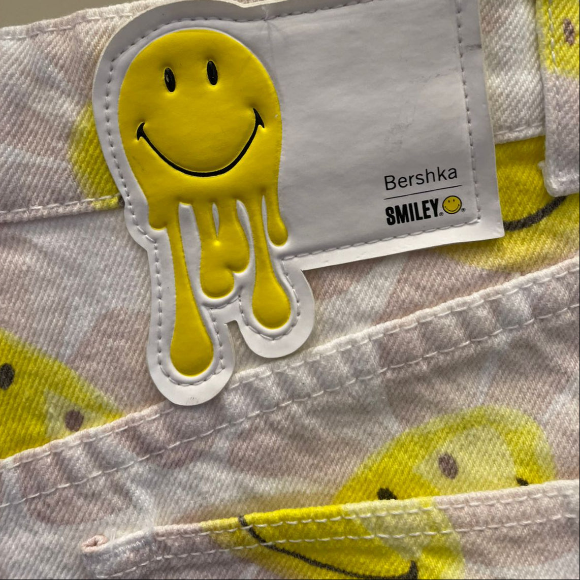 SHORT JEANS SMILEY BERSHKA