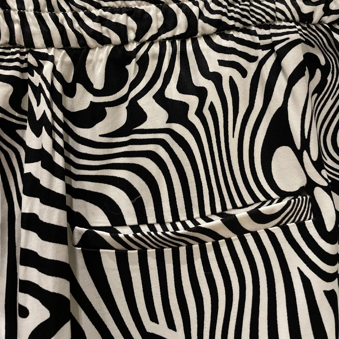 CALCA ALFAIATARIA ANIMAL PRINT BERSHKA