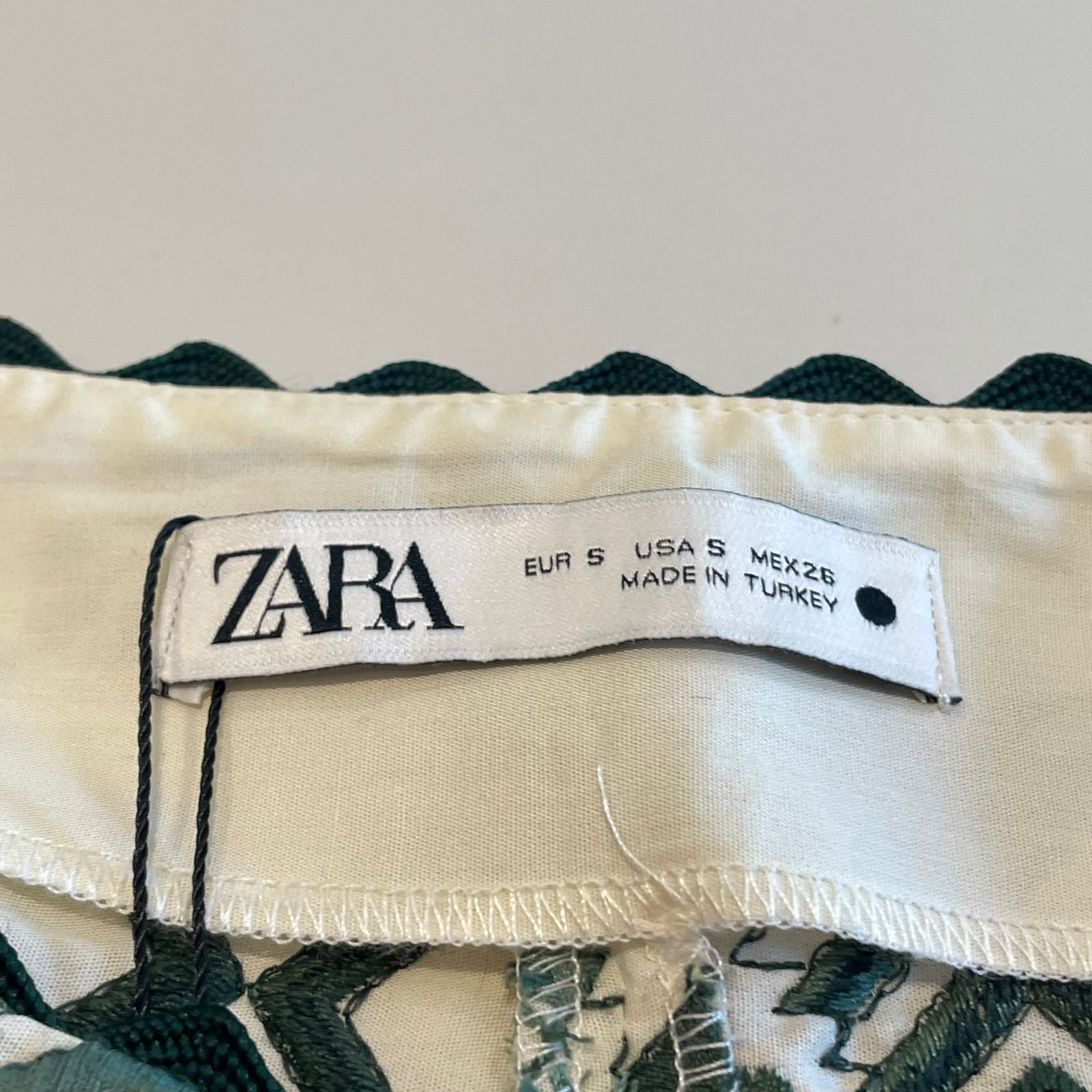 SHORT BORDADO ZARA