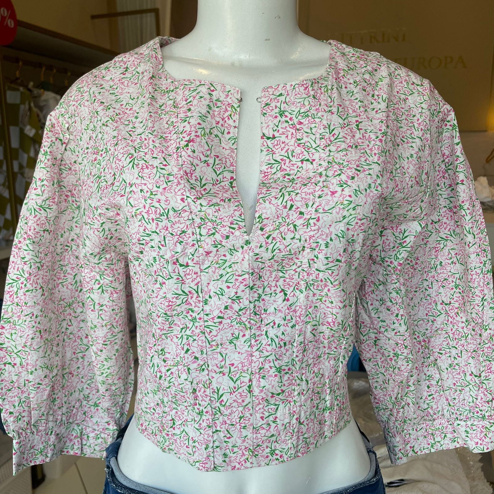 BLUSA ESTILO CROPPED  OMNED