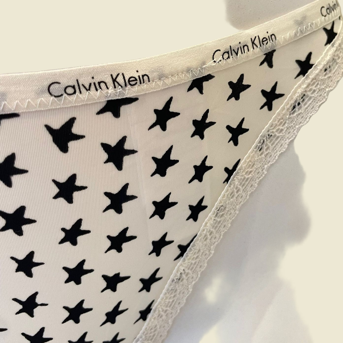 CALCINHA FIO DENTAL CALVIN KLEIN